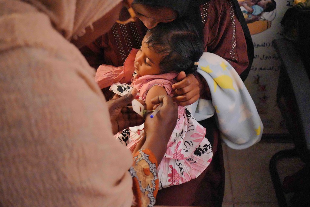 Un enfant testé pour la malnutrition à Khartoum, la capitale du Soudan